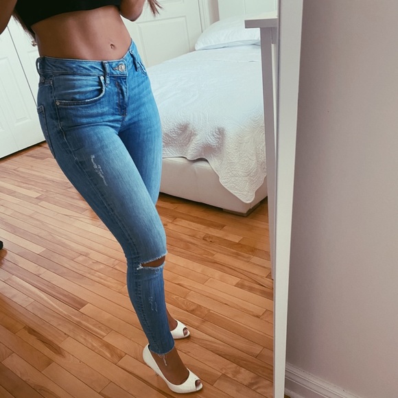ZARA SKINNY JEANS RIPPED SIZE 2